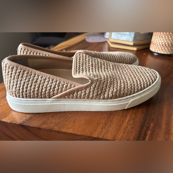 VINCE CAMUTO Aljetti Slip on Sneakers - Picture 7 of 7